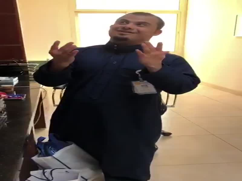 اضغط لمشاهدة الفيديو: موظفات سعوديات يحتفلن بعيد ميلاد زميلهن من ذوي الاحتياجات الخاصة